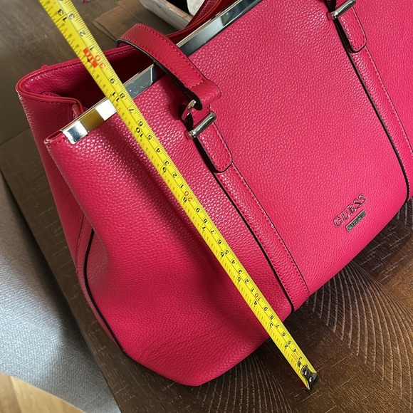 Large Guess purse/handbag - Picture 5 of 6